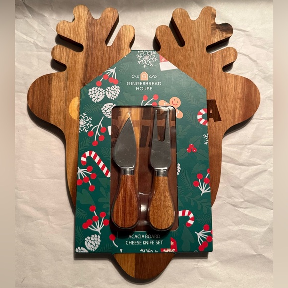 Grandma Beware Reindeer Wood Cheeseboard Set with Utensils - Picture 3 of 4
